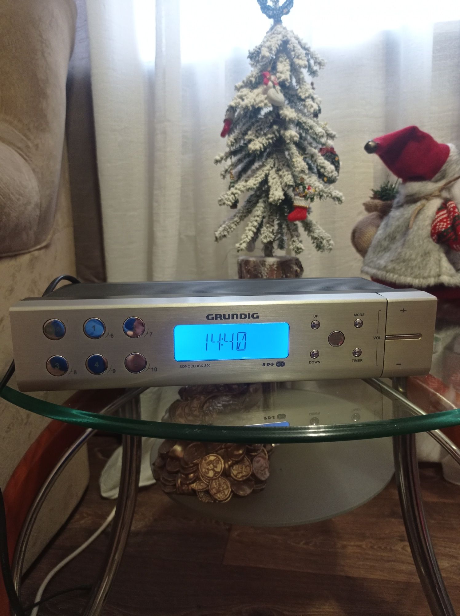 Радиоприемник Grundig Sonocloc 890.