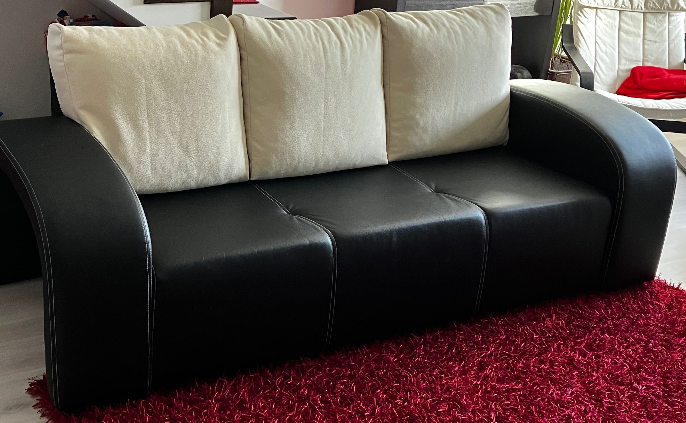 Sofá de 3 lugares em pele sintética com Chaise Longue