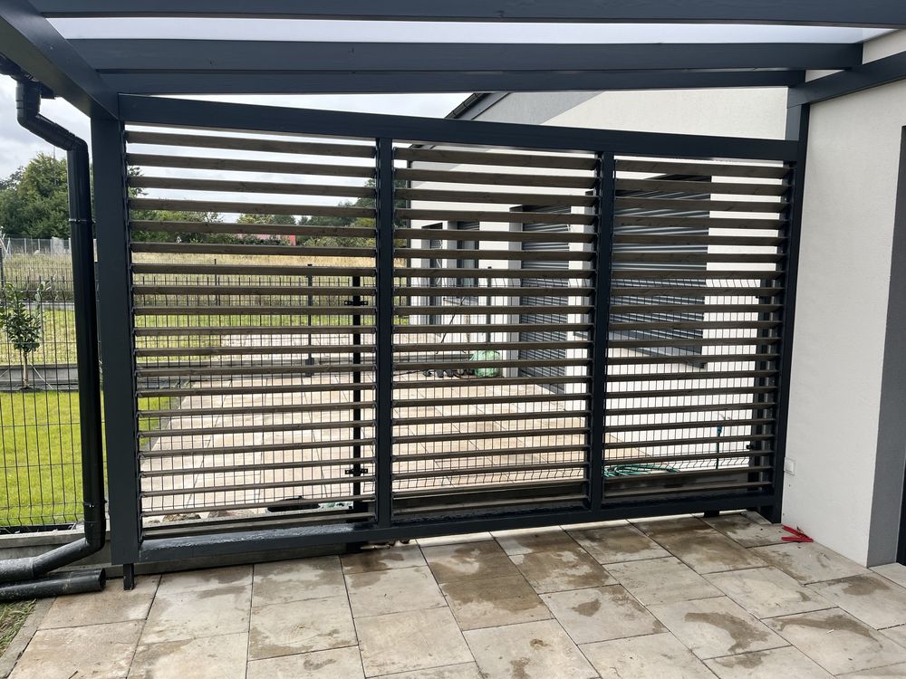 Zadaszenie tarasu z drewna pergola ruchome deseczki