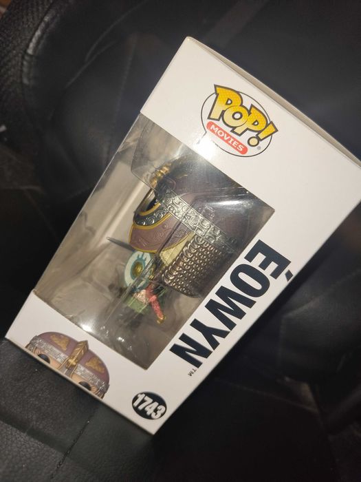 Funko Pop! Éowyn #1743 — CHASE — Lord of the Rings