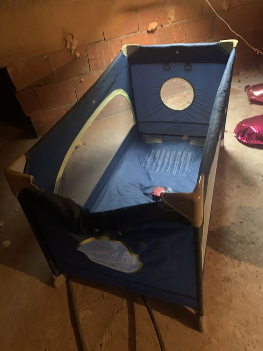 Cama de viagem ou parque infantil