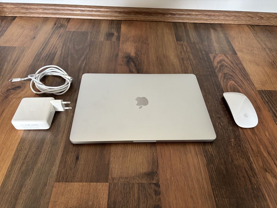 Macbook pro 13cali 2017r