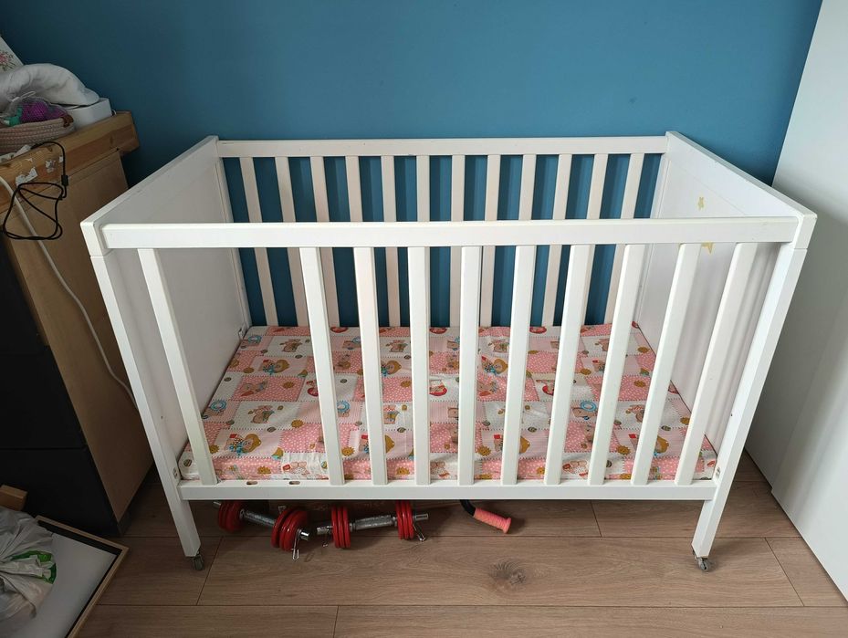 Łóżeczko dziecięce dla niemowlaków