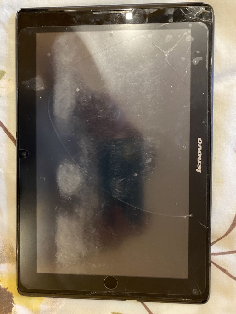 Поломаний планшет Lenovo