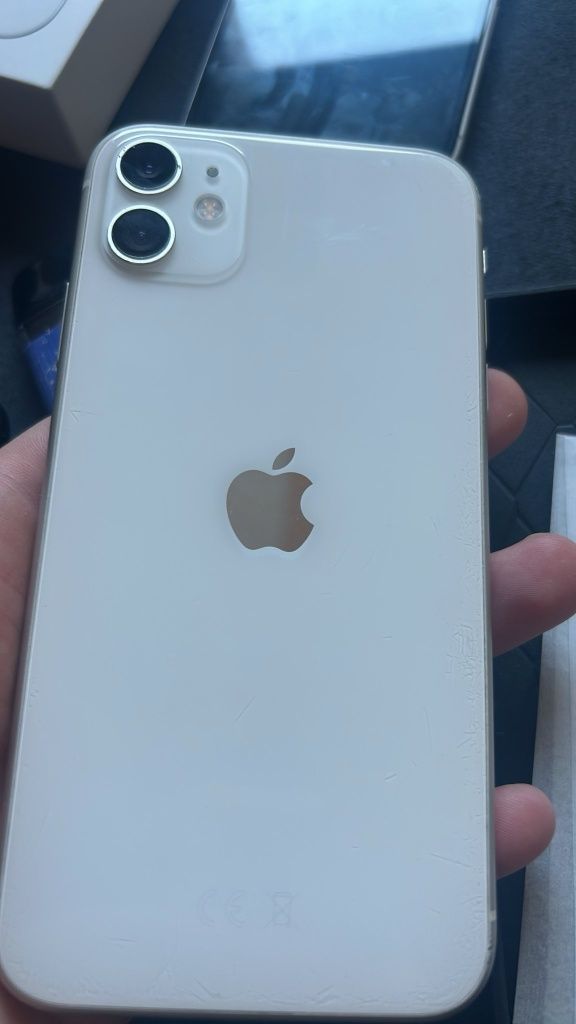 Iphone 11 biały stan dobry