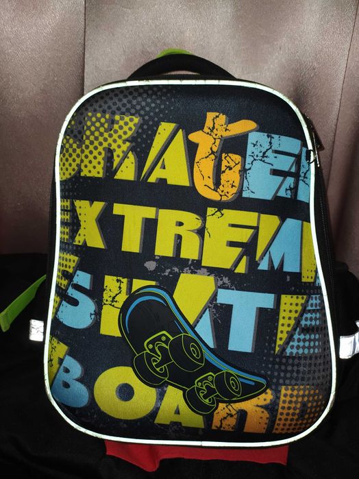 Шкільний рюкзак .