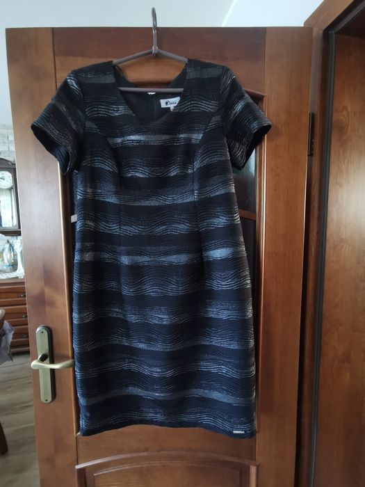 Sukienka czarna ze srebrną nitką