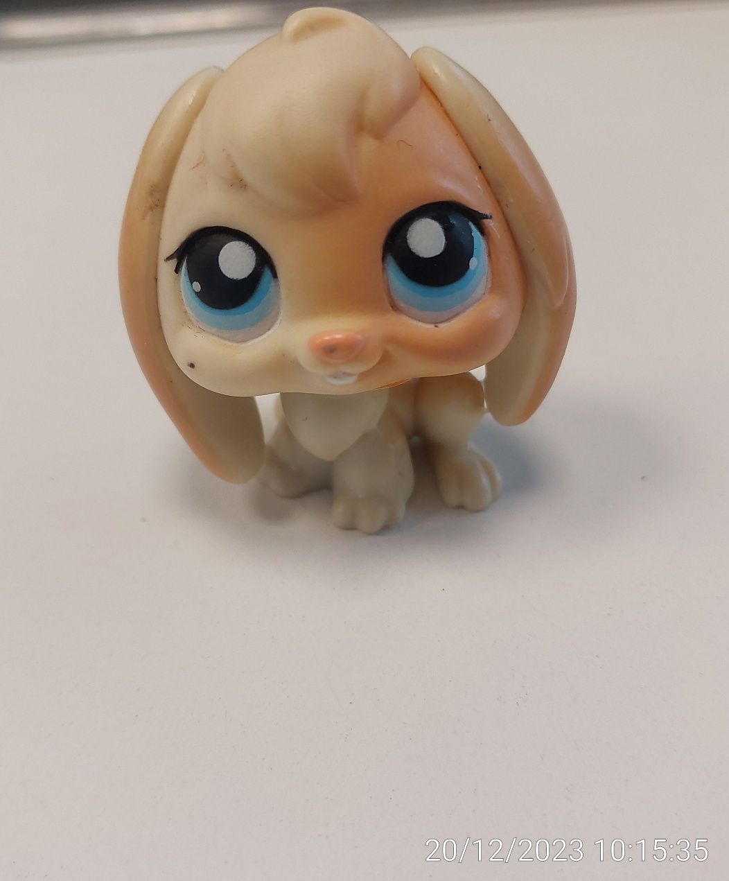 Figurka Littlest Pet Shop - Królik z niebieskimi oczami