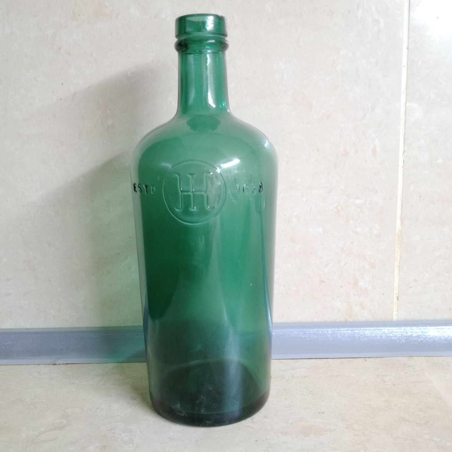 Старинная бутылка.
