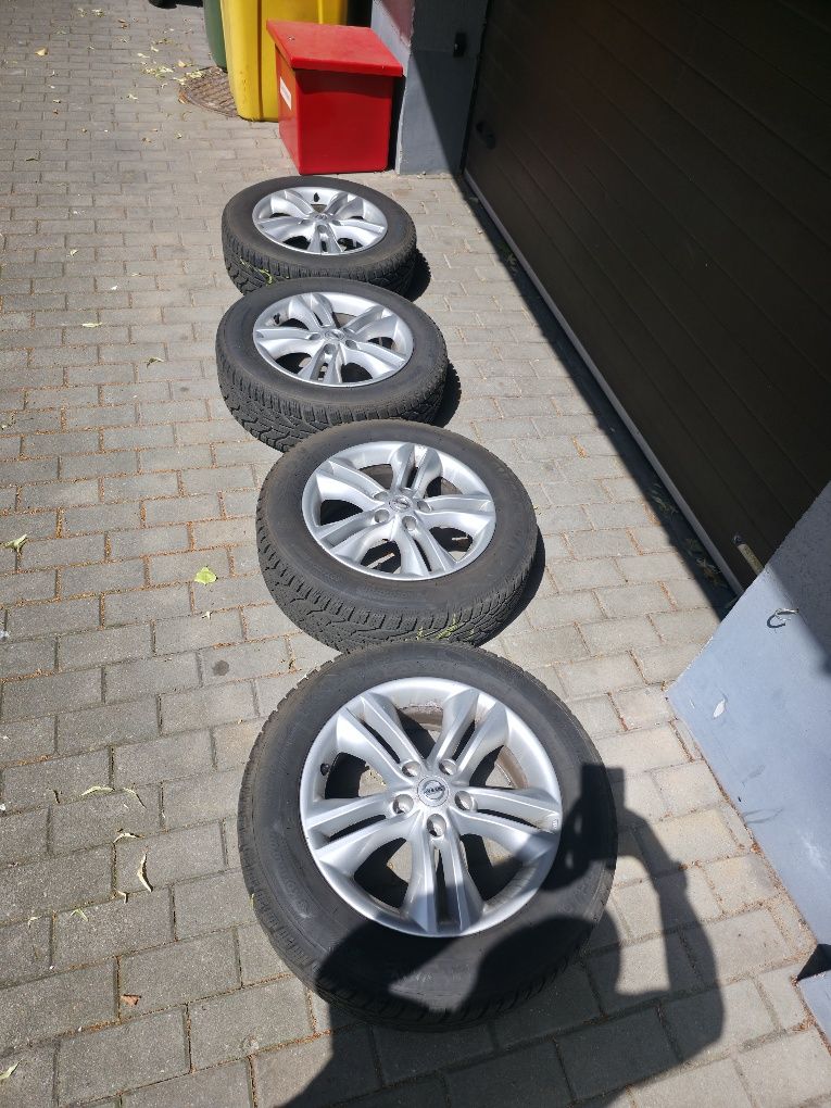 Komplet zimówek Kormoran Snow 215/60 R17 96H z felgami OE