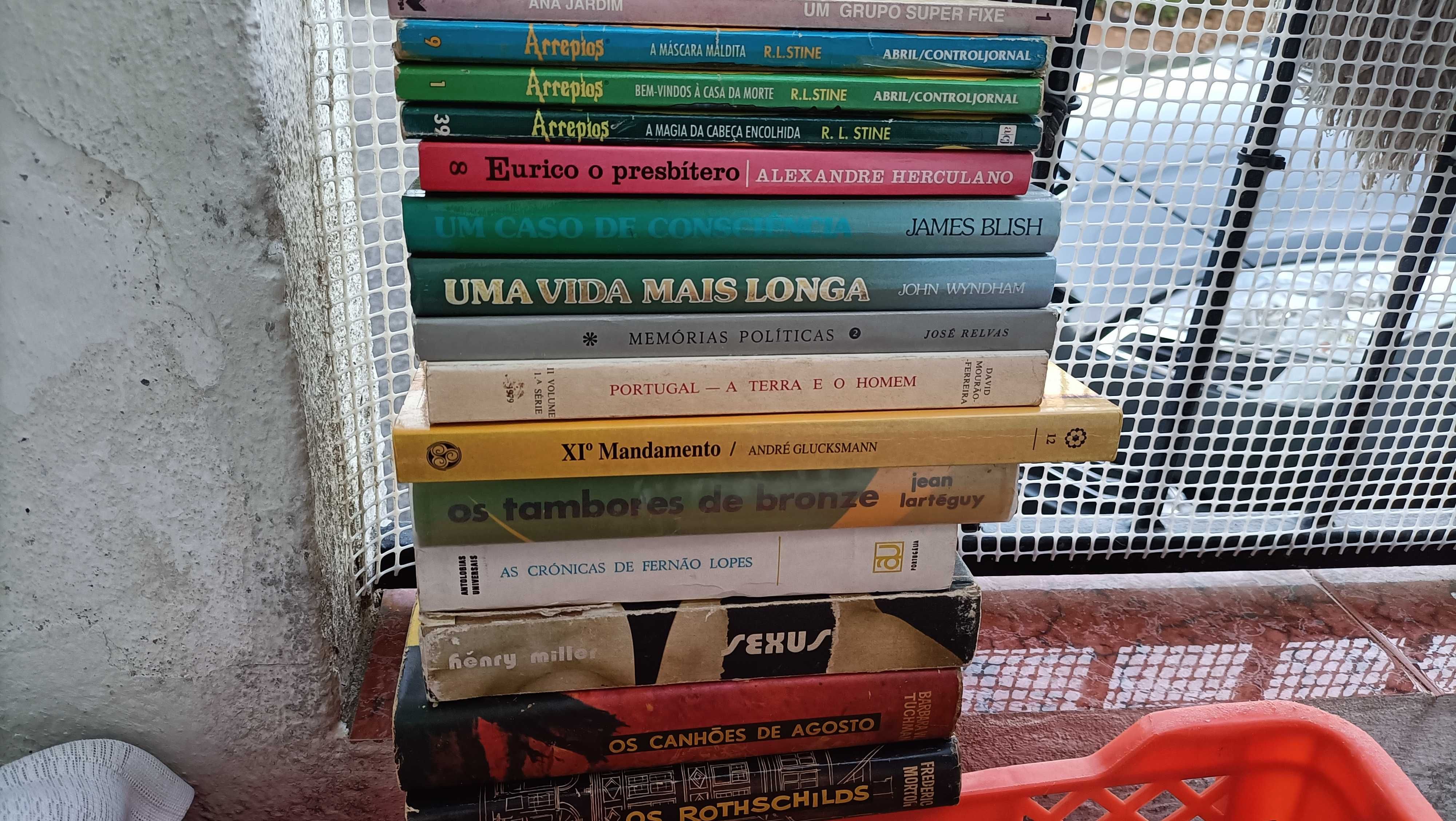 Vários Livros usados, diversos temas.