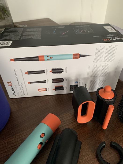 Dyson airwrap id straight+wavy