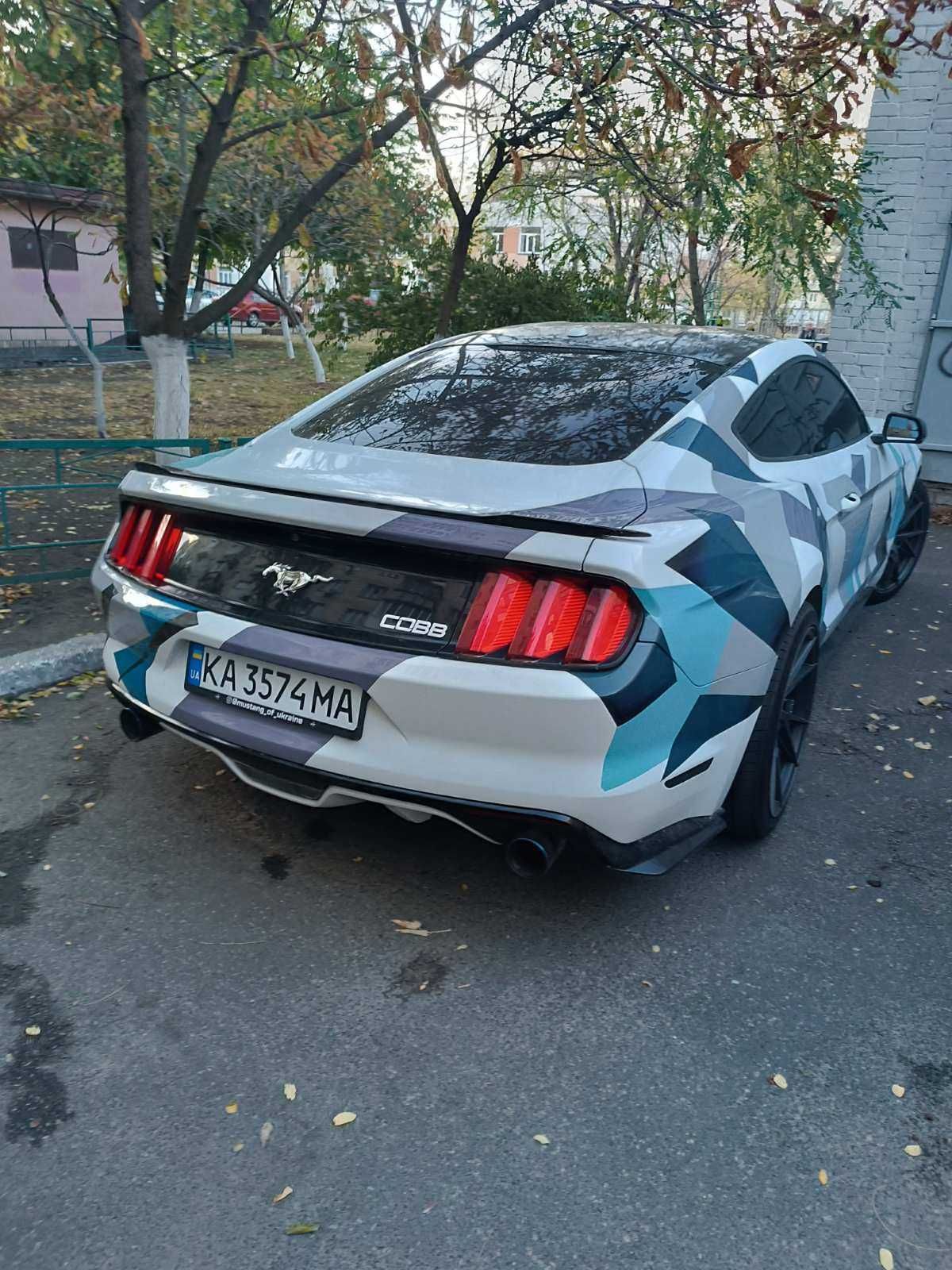 ford mustang  много тюнинга