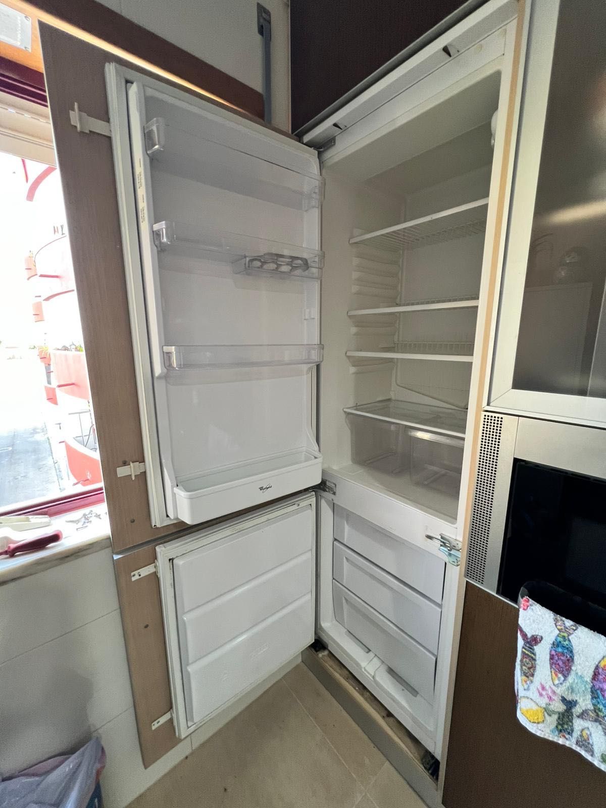 Frigorífico de encastre Whirlpool CB 18 M 70/30 – Excelente estado