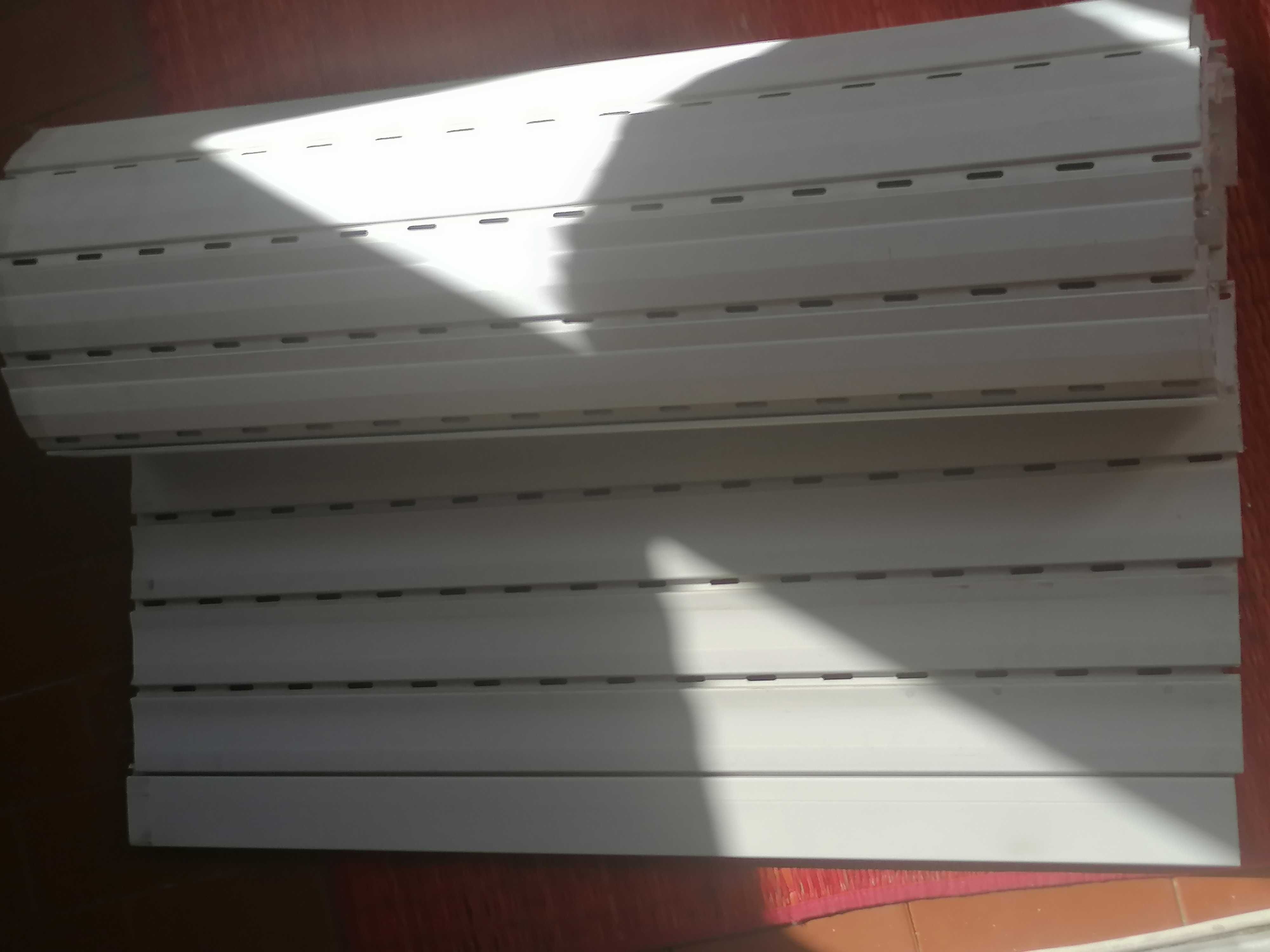 Estores de réguas em pvc usados 71 cm largura. (31 réguas) 5€
