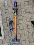Odkurzacz Dyson SV10 z zasilaczem