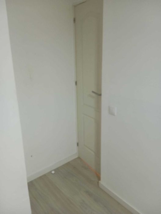 Alugo quarto individual perto estação de metro de Francos