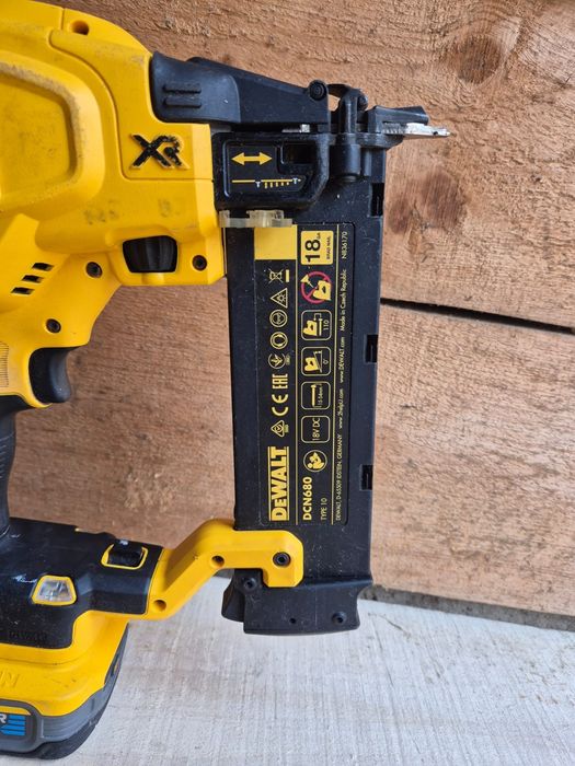 Dewalt DCN680 gwóździarka z baterią 5ah Power Stack