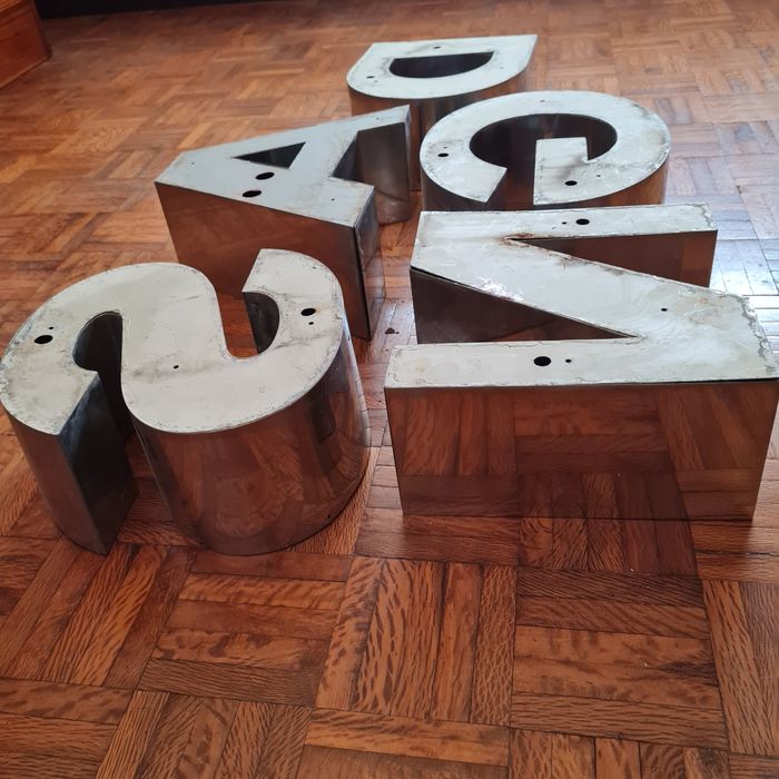 Letras metálicas vintage – S A N D G – decoração industrial / retro