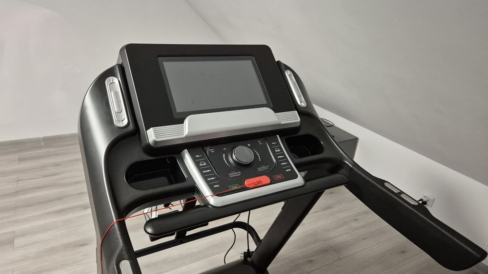 Bieżnia APV8000 moc 10KM, obciążenie180kg, v-max 25km/h,ekran dotykowy