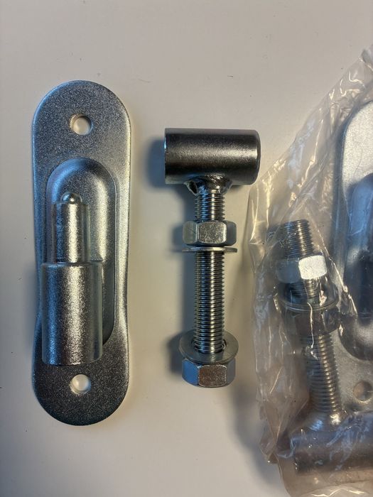 Zawiasy regulowane do bramy furtki fi 27 gwint M16 2 szt