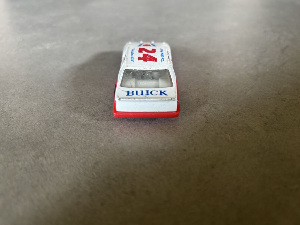 Model Resorak Maisto Buick LeSabre Stock Car