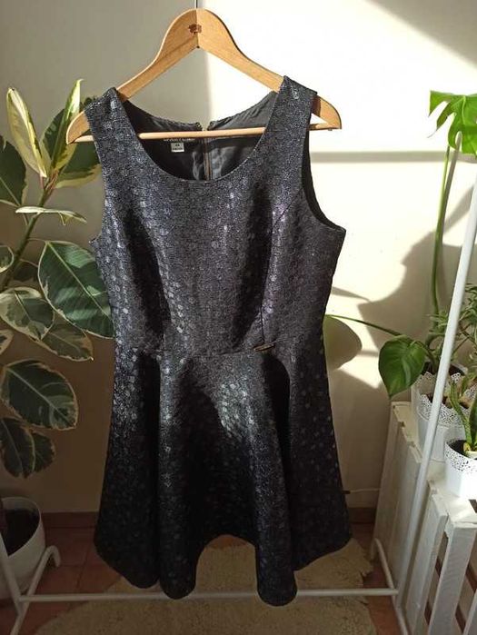 Elegancka sukienka, taliowana R. 44, na święta, sylwestra