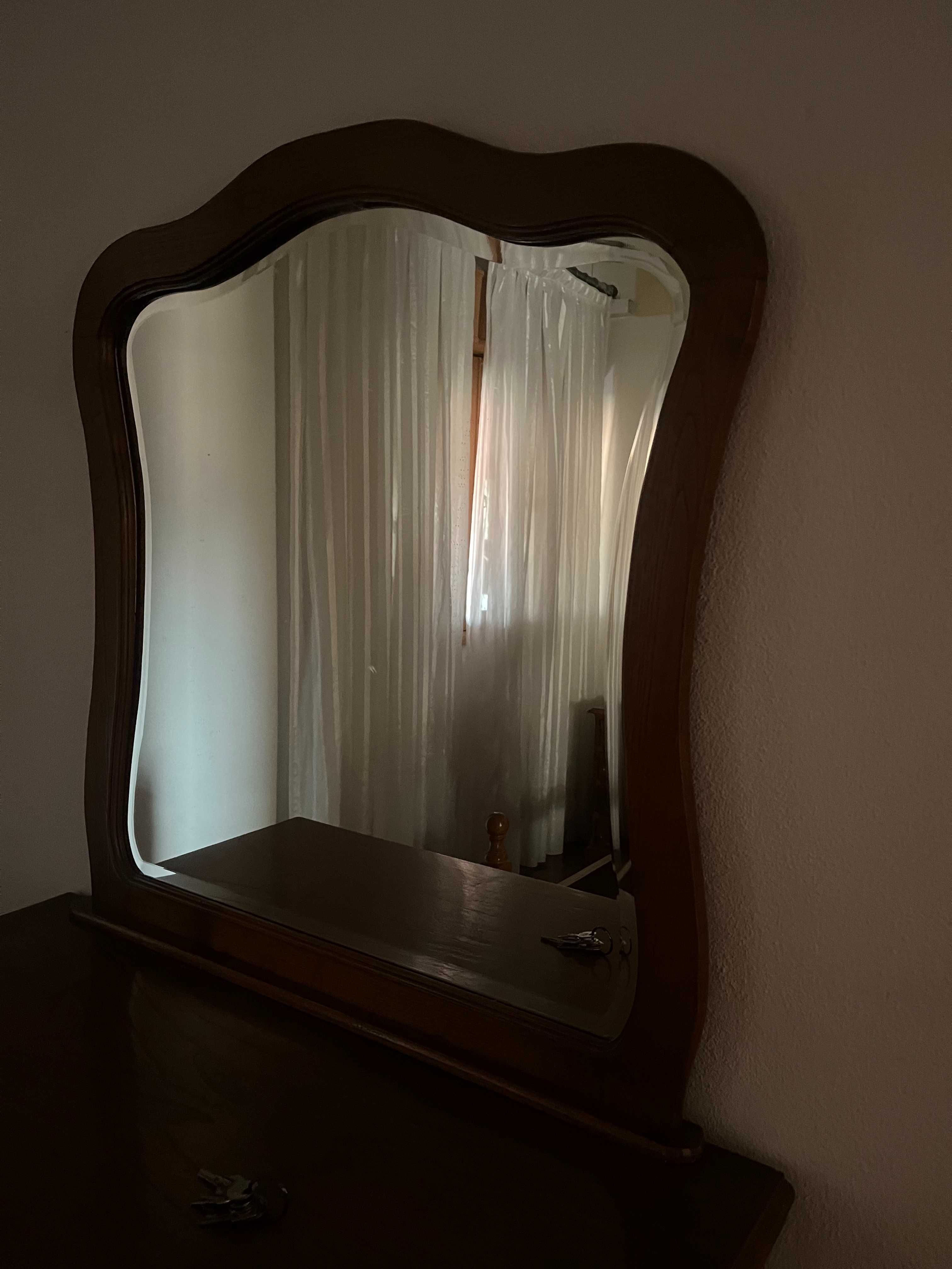 Quarto completo em madeira