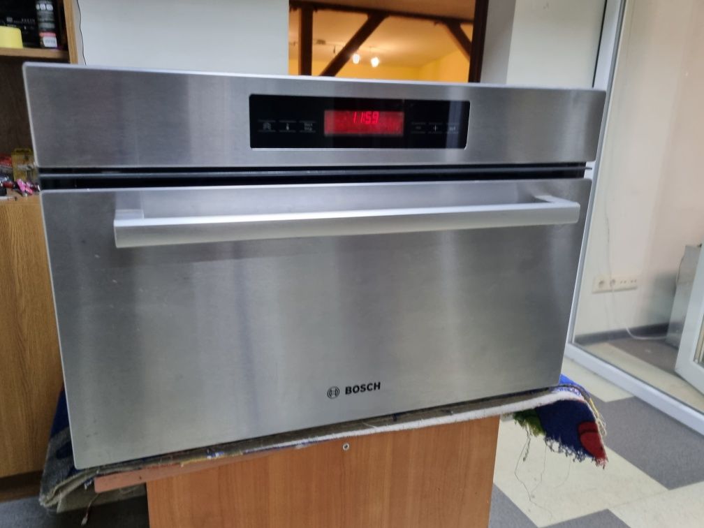ТОП пароварка компактна духовка з паром Bosch HBC24D652