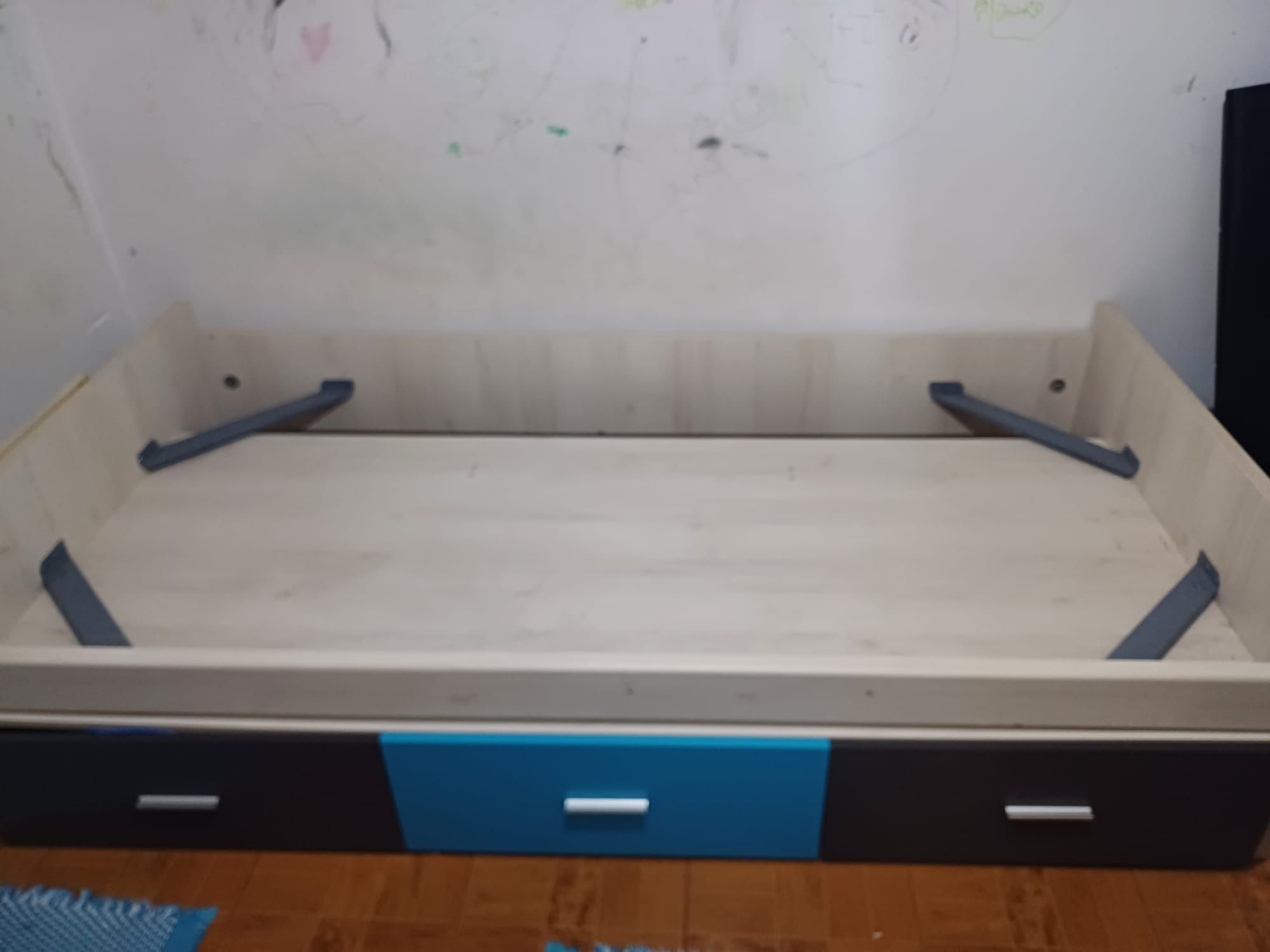 Cama criança sem colchão
