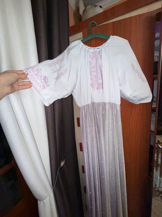 Вишиване плаття машинна вишивка