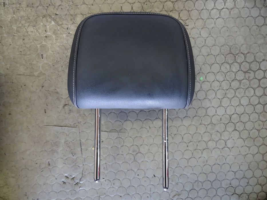 zagłowek fotela kierowcy  Skora biala nic VW Passat B8 LIFT czesci