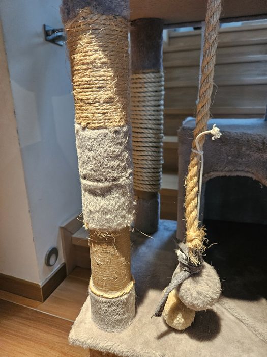 Drapak kota marki Feandrea używany 130 wys