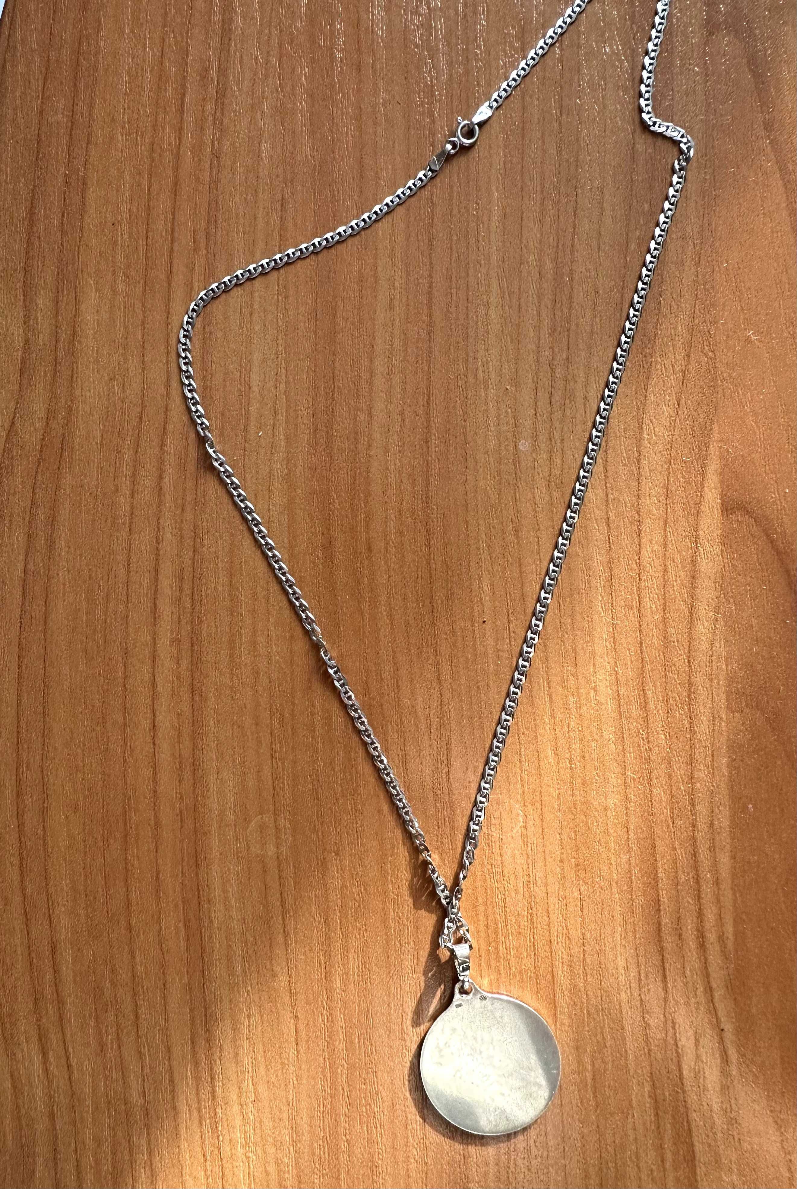 Srebny naszyjnik, tarcza algizowa AEGISHJALMUR, amulet