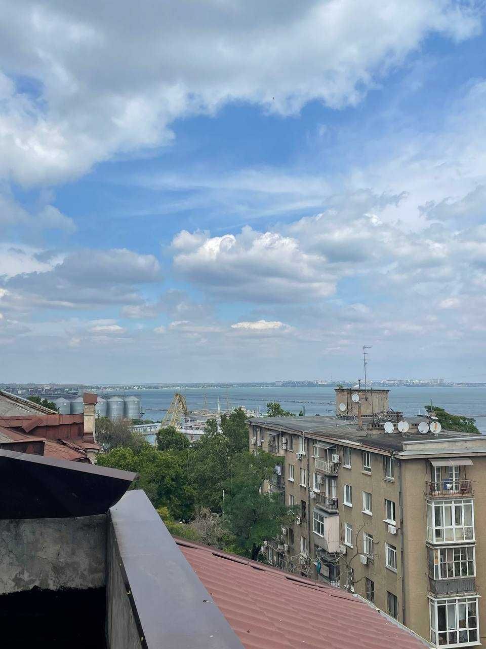 Продам квартиру с террасой, с видом на Воронцовский маяк.