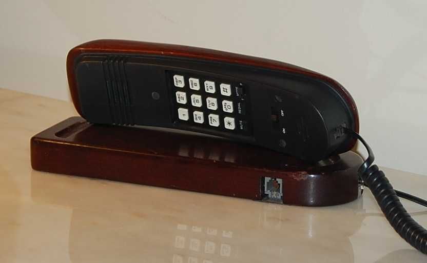 Telefone "Columbia HT786" - peça já "vintage"
