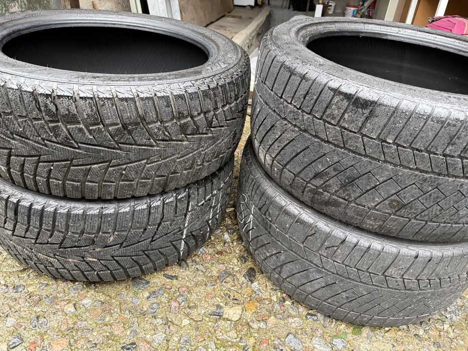 Гума зима разноширока BMW ,перед 275/45 R20 зад 305/40 R20