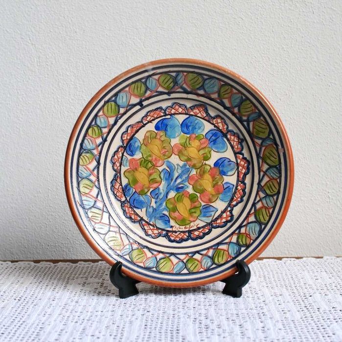 Prato alentejano pintado à mão em olaria do Redondo