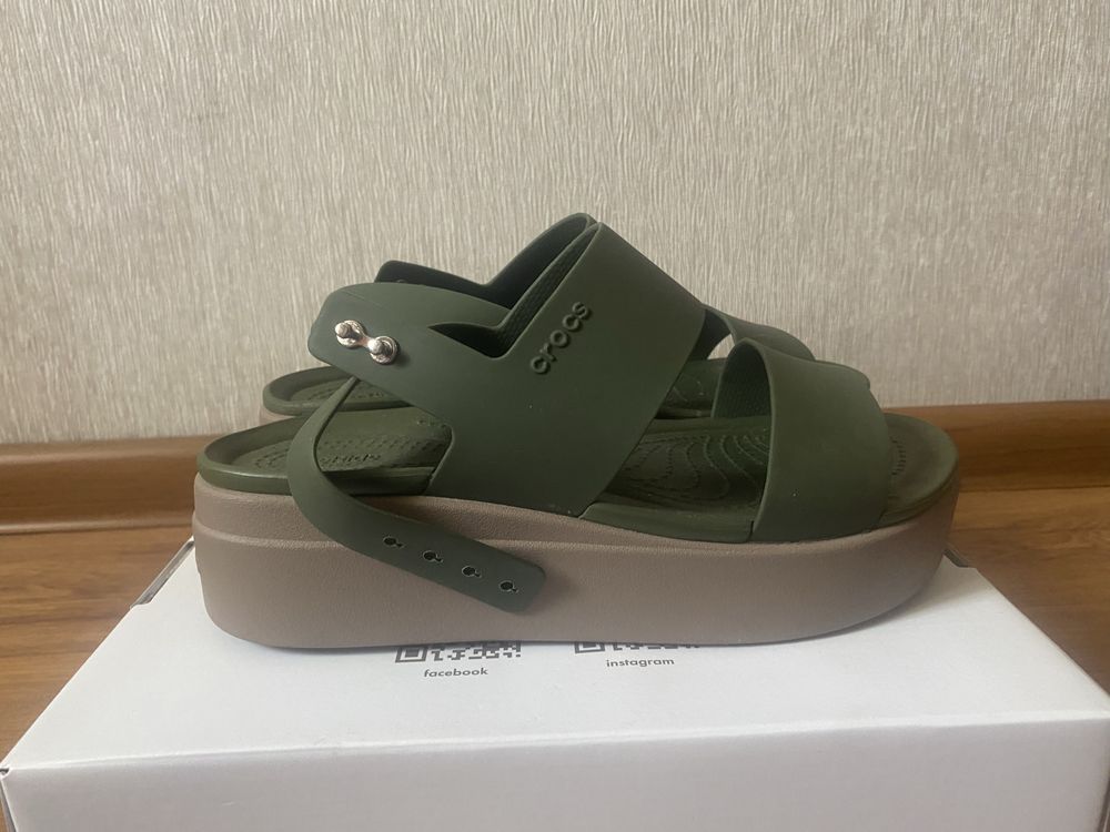Босоніжки Crocs