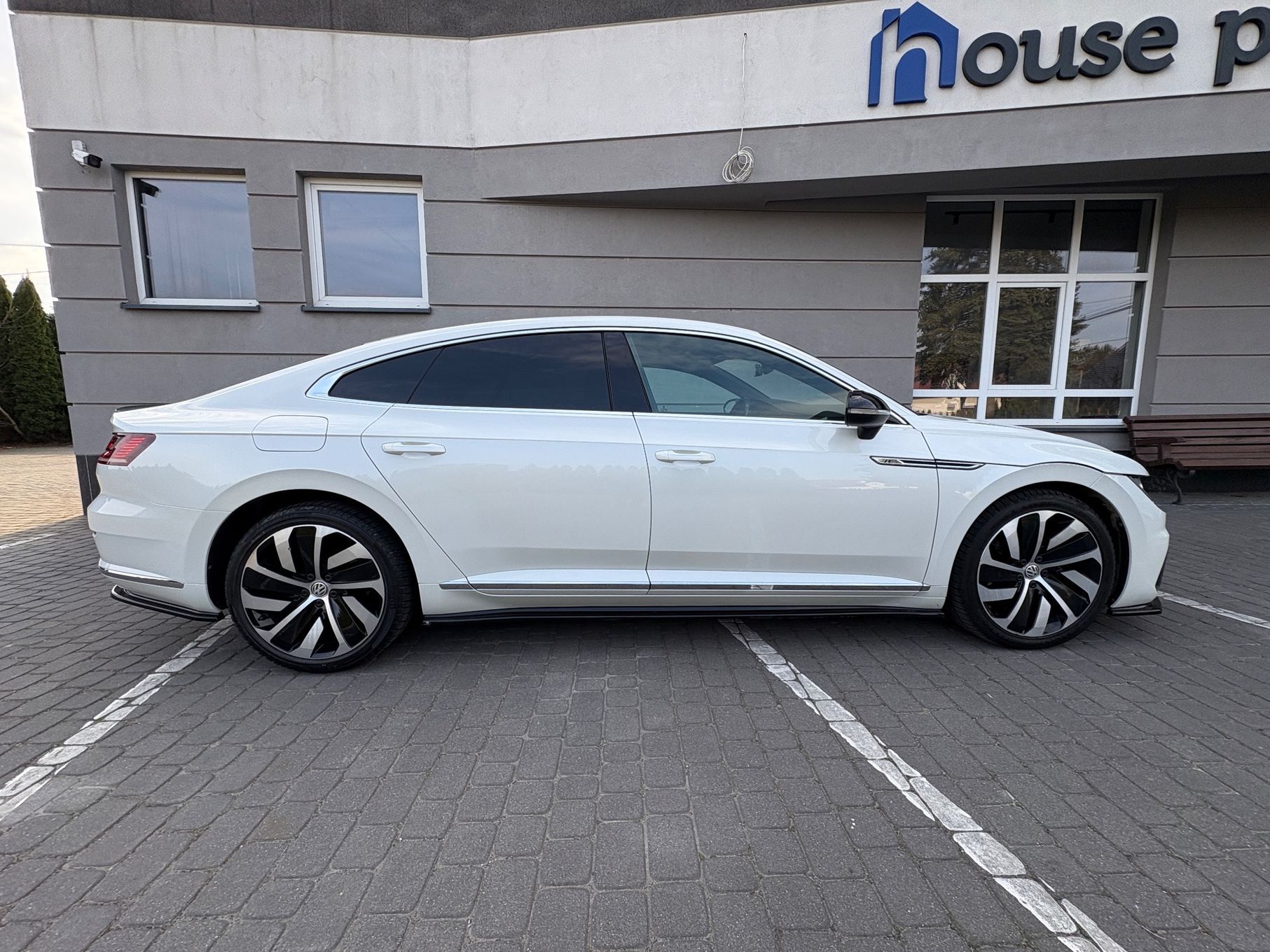 Volkswagen Arteon R-Line Maxton Design Biała Perla