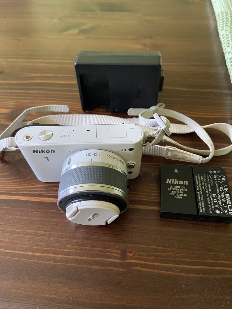 Nikon 1-J1 super mini lustrzanka