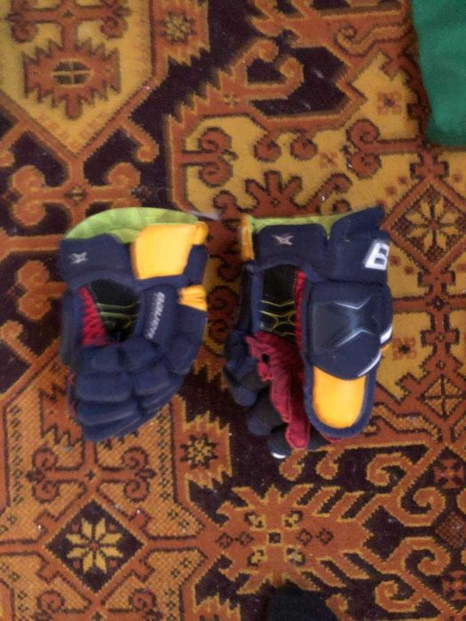 Шлем BAUER хоккейный детский, шорты, наколенники, перчатки и клюшка