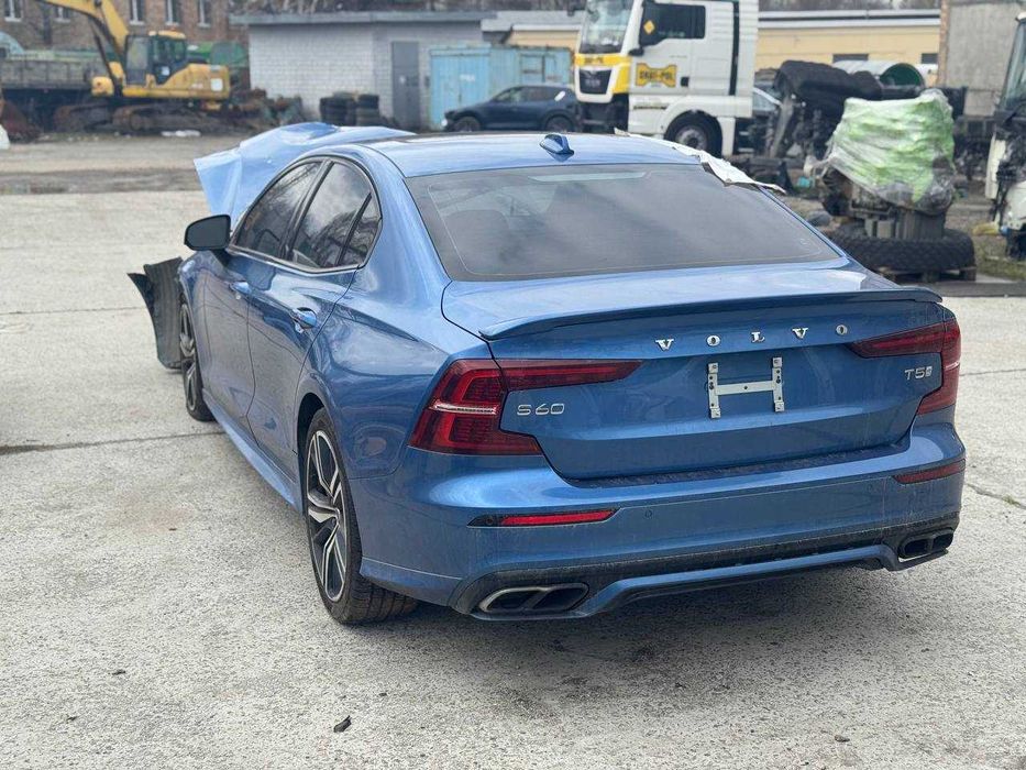 четверть  Volvo s60  стойка перед зад права ліва разборка порог панель