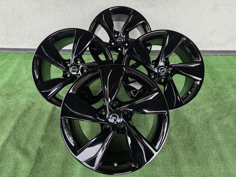 18" 5x115 Opel Insignia B Zafira C Astra J ET49 is49 8.5J Czarne