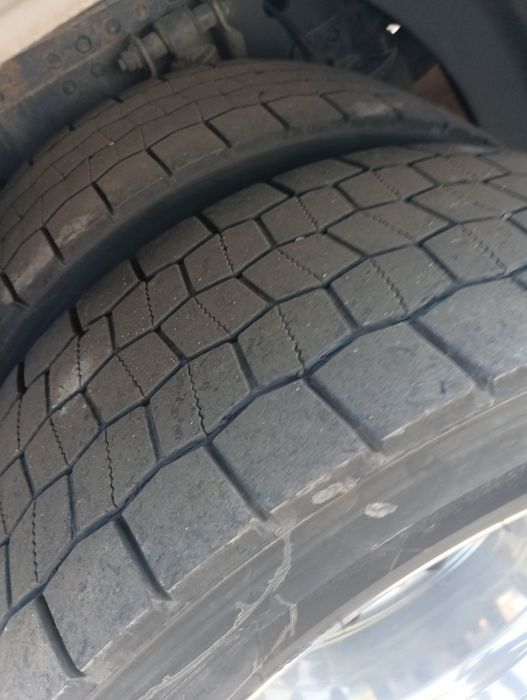 Продам резину 4 штуки