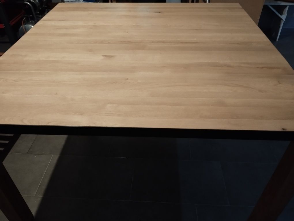 Mesa de jantar quadrada