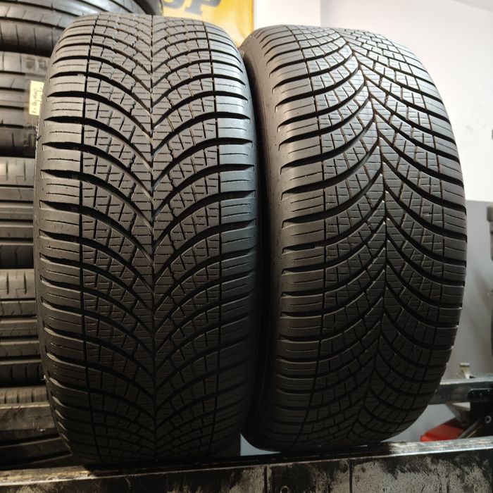 215/55/17 Sprzedam parę opon całorocznych Goodyear