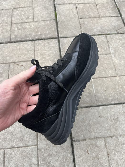 Жіночі кросівки