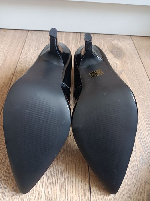 Czarne lakierowane szpilki rozmiar 45