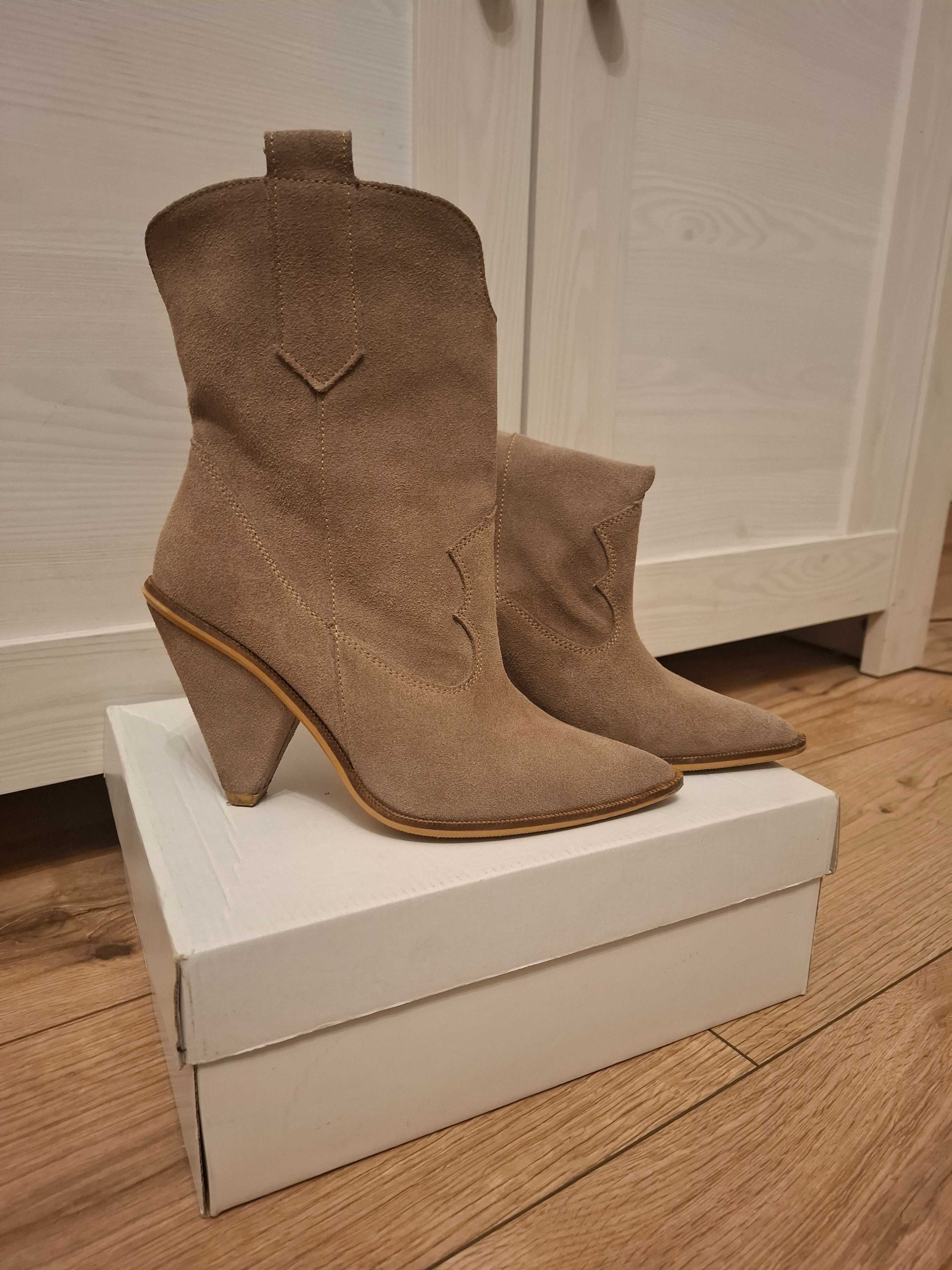 Zamszowe botki taupe 36